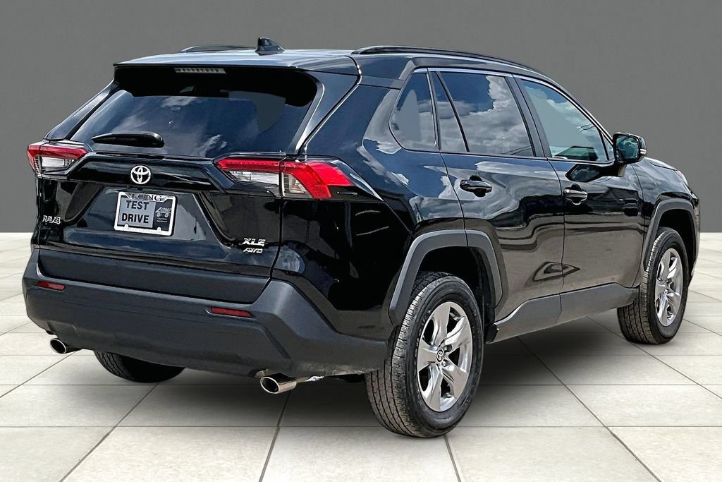 Used 2025 Toyota RAV4 XLE AWD/4WD image 2