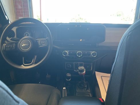 Used 2025 Jeep Wrangler Sport AWD/4WD image 23
