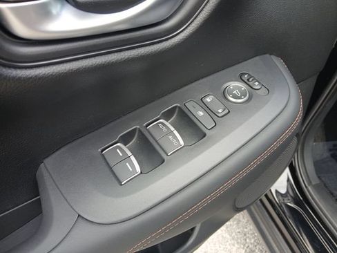 Certified 2025 Honda HR-V Sport image 9