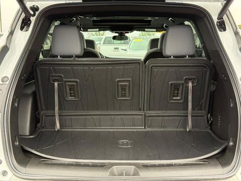 Used 2023 Buick Enclave Essence w/ Experience Buick Package image 6