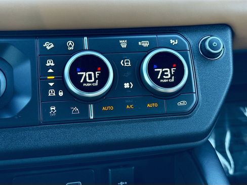 Used 2023 Land Rover Defender 90 X-Dynamic SE image 35