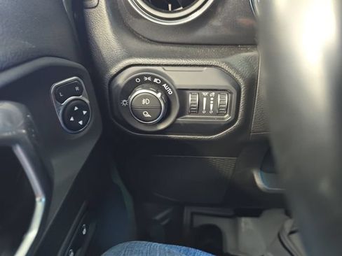 Used 2022 Jeep Gladiator Sport AWD/4WD image 20