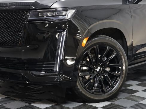 Used 2024 Cadillac Escalade Sport Platinum w/ LPO, ONYX Package image 3
