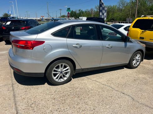 Used 2017 Ford Focus SE image 8