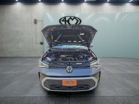 Used 2025 Volkswagen Taos SE FWD image 10