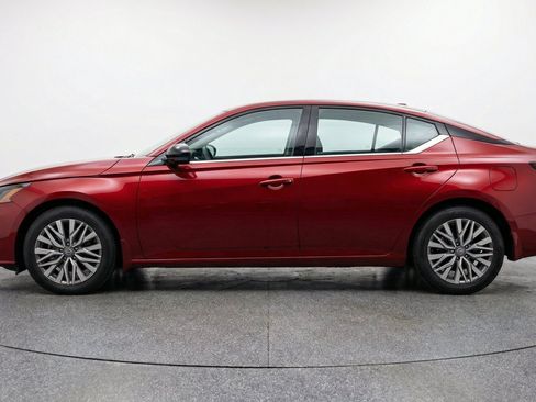 Used 2025 Nissan Altima 2.5 SV FWD image 5