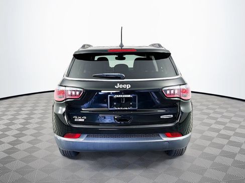 Used 2018 Jeep Compass Latitude w/ Popular Equipment Group AWD/4WD image 9