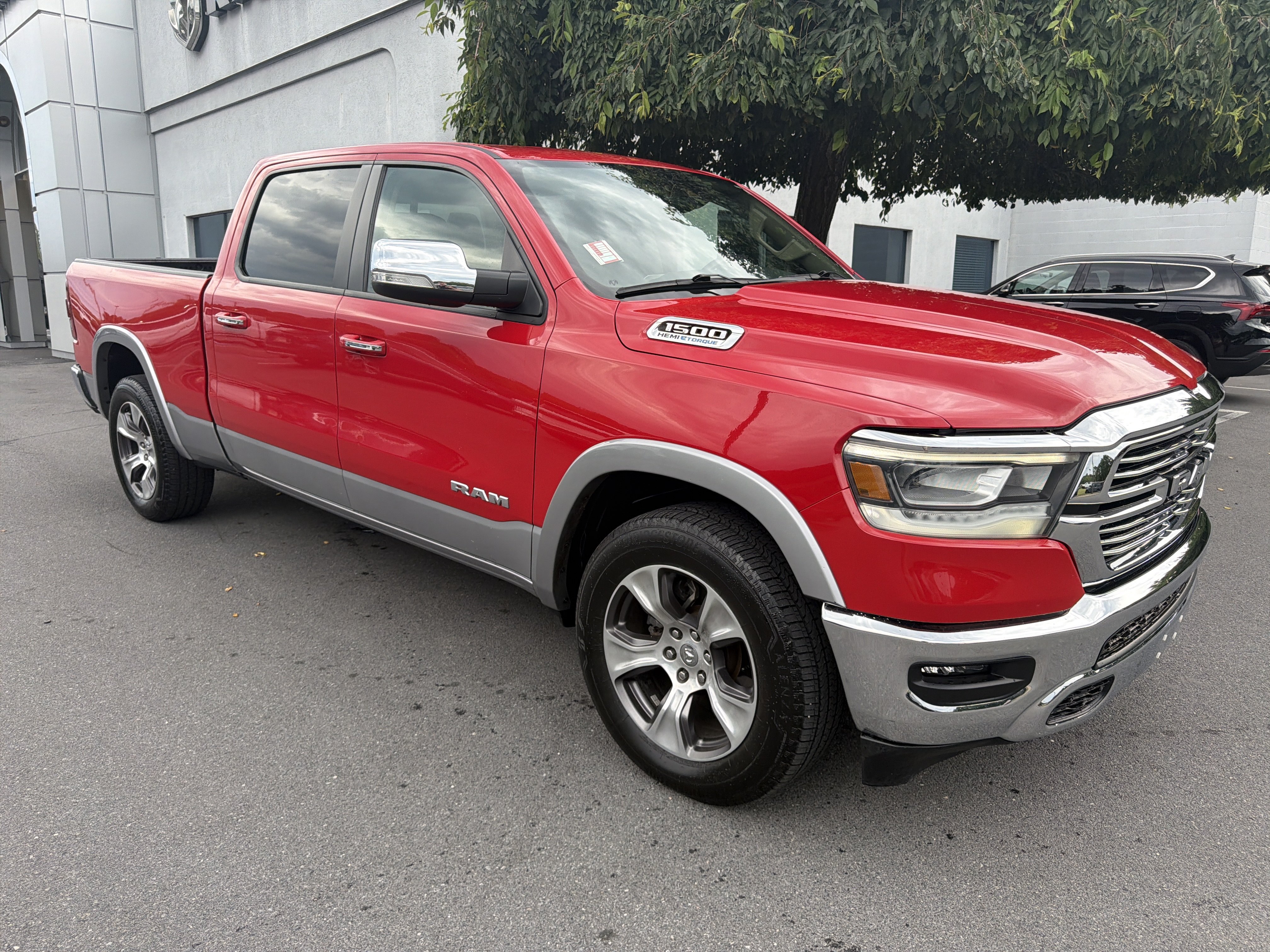 Used 2021 RAM 1500 Laramie AWD/4WD image 1