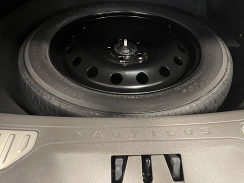 Used 2024 Lincoln Nautilus Reserve w/ Equipment Group 202A image 32