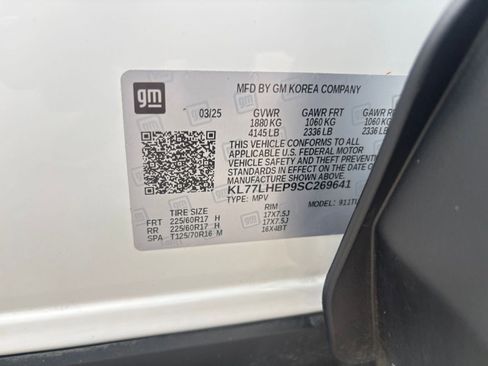 Used 2025 Chevrolet Trax LT FWD image 28