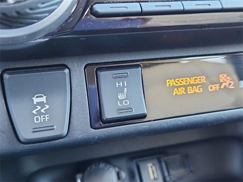 Used 2022 Toyota RAV4 XLE Premium image 25