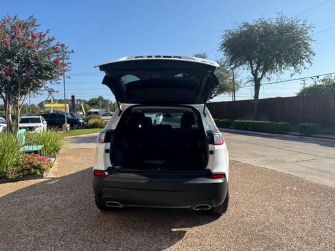 Used 2019 Jeep Cherokee Latitude w/ Popular Appearance Group FWD image 13
