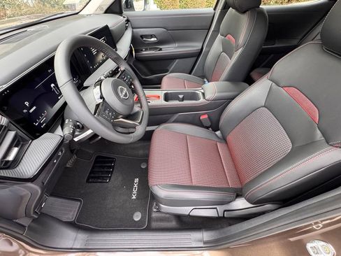 New 2026 Nissan Kicks SR FWD image 9