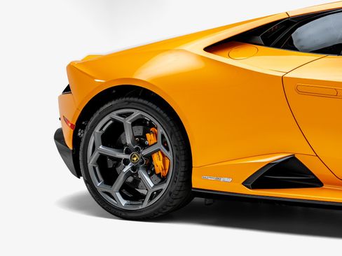 Used 2023 Lamborghini Huracan EVO RWD image 19