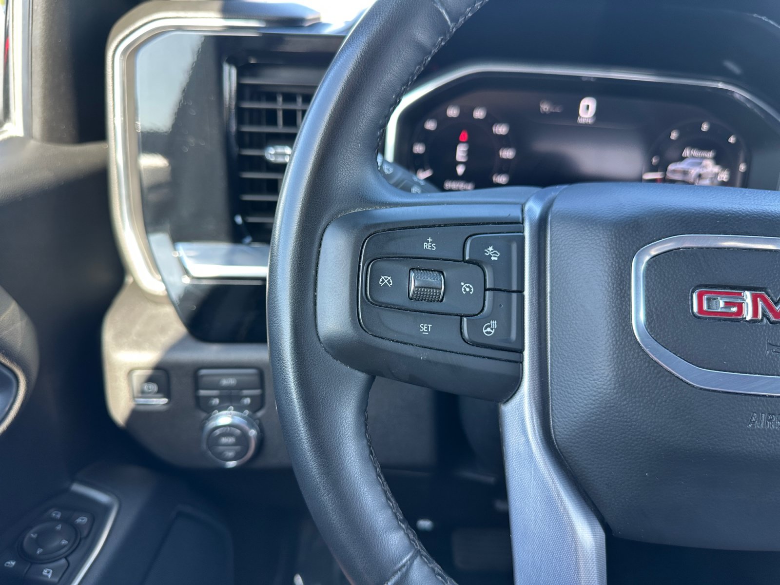 Used 2026 GMC Sierra 1500 SLT AWD/4WD image 20