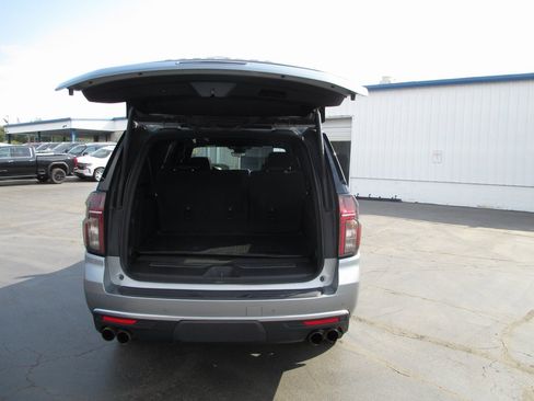 Used 2023 Chevrolet Suburban High Country image 7