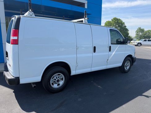 Used 2019 GMC Savana 2500 w/ Enhanced Convenience Package RWD image 2