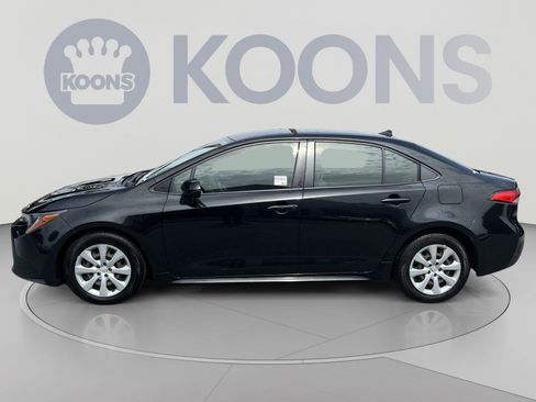 Used 2022 Toyota Corolla LE FWD image 2
