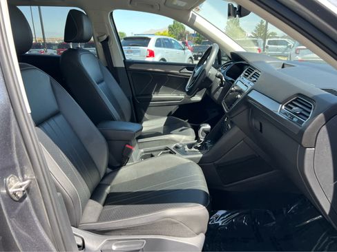 Used 2022 Volkswagen Tiguan SE AWD/4WD image 17