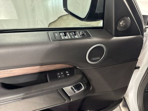 Used 2019 Land Rover Discovery HSE Luxury AWD/4WD image 16