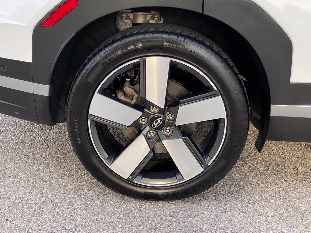 Used 2024 Hyundai Santa Fe Limited AWD/4WD image 10