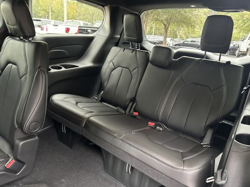 New 2026 Chrysler Pacifica Select image 51