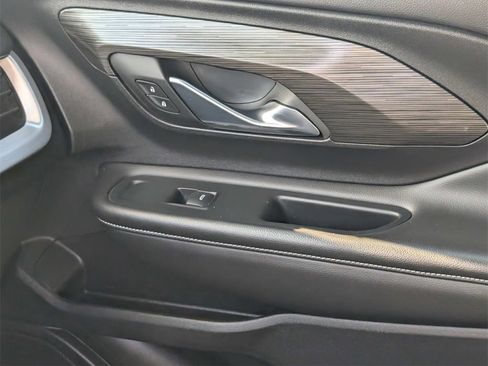 Used 2024 GMC Terrain SLT image 27