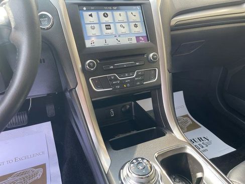 Used 2017 Ford Fusion SE w/ Equipment Group 201A image 29