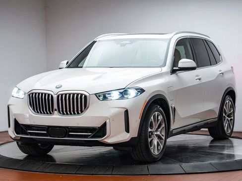 Certified 2025 BMW X5 xDrive50e w/ Executive Package image 1