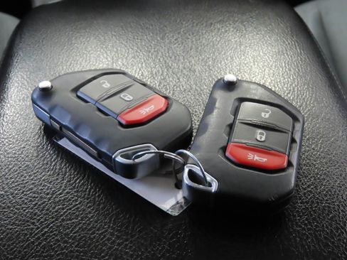Used 2021 Jeep Gladiator Sport AWD/4WD image 18