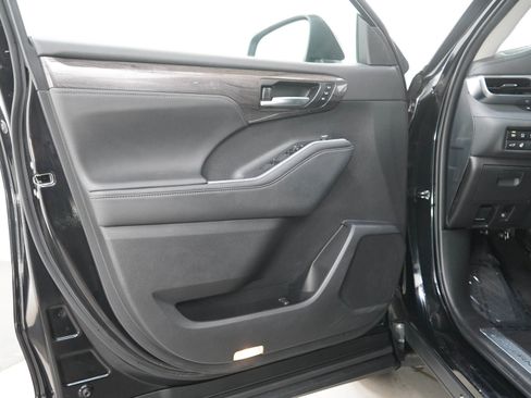 Used 2024 Toyota Highlander Platinum AWD/4WD image 20