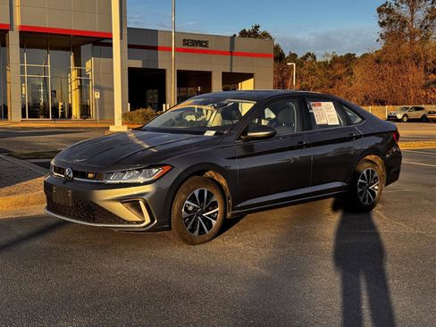 Used 2025 Volkswagen Jetta S image 1
