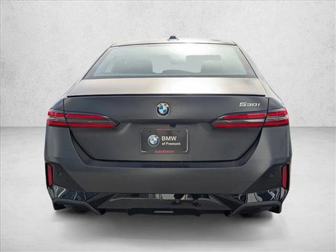 Used 2026 BMW 530i w/ M Sport Package image 7