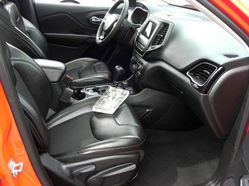 Used 2021 Jeep Cherokee Latitude Plus w/ Sun & Sound Group image 17