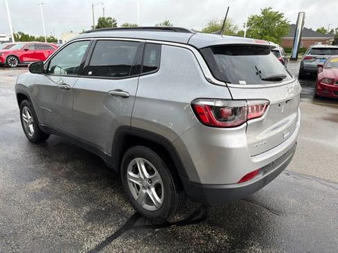 Used 2023 Jeep Compass Latitude w/ Convenience Group AWD/4WD image 5