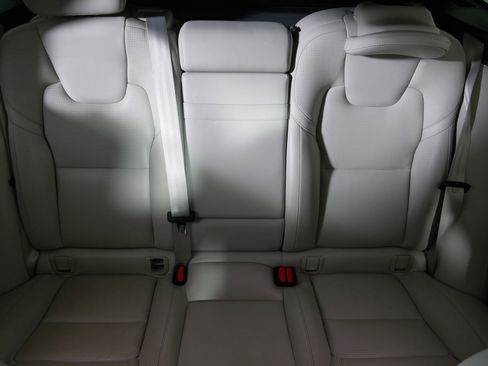 Used 2019 Volvo XC60 T8 Inscription w/ Advanced Package image 13