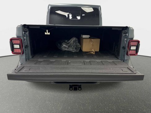 Used 2024 Jeep Gladiator Sport w/ Premium Package image 21