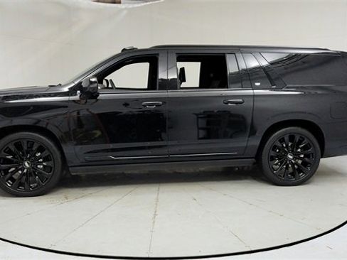 Used 2026 Cadillac Escalade ESV Sport w/ LPO, ONYX Package image 2