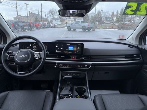 Used 2025 Kia Carnival SX w/ SX Dark Edition Package image 15
