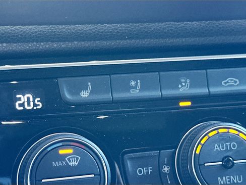 Used 2022 Volkswagen Atlas Cross Sport SEL Premium R-Line image 21