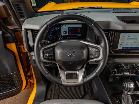 Used 2022 Ford Bronco Black Diamond image 18