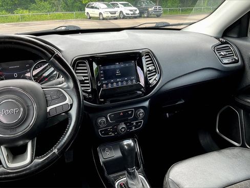 Used 2020 Jeep Compass Latitude image 6