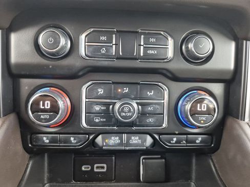 Used 2021 Chevrolet Tahoe Z71 image 26