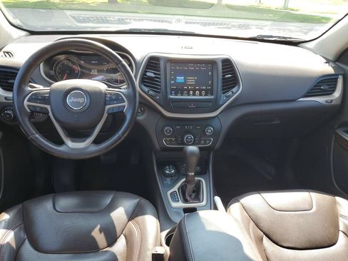 Used 2016 Jeep Cherokee Trailhawk w/ Comfort/Convenience Group AWD/4WD image 9