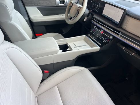 Used 2025 Hyundai Santa Fe Limited image 17