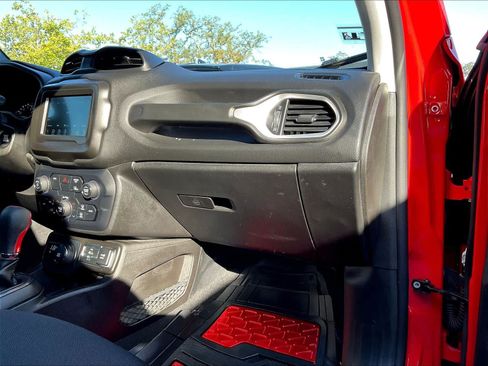 Used 2021 Jeep Renegade Latitude w/ Sun & Sound Group AWD/4WD image 19