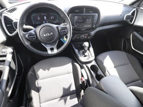 Used 2025 Kia Soul LX w/ LX Technology Package image 6