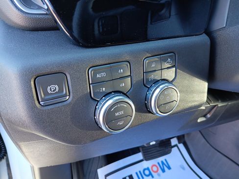 New 2026 GMC Sierra 3500 SLT w/ SLT Convenience Package image 8