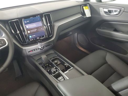 Certified 2025 Volvo XC60 B5 Core image 19