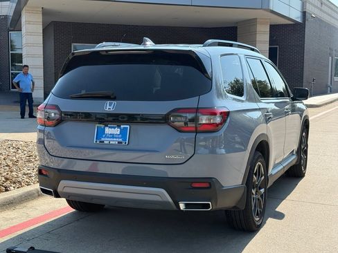 Used 2025 Honda Pilot Touring image 6
